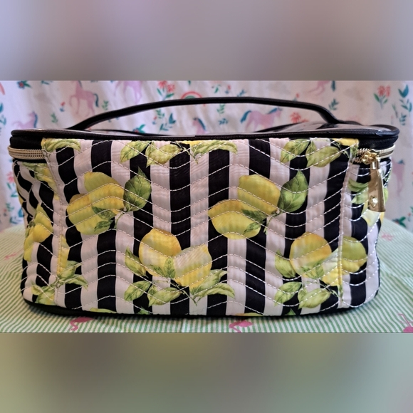 Y2K Betsey Johnson Large Travel Cosmetic Makeup Case w/ Lemon Print & Handle - Picture 2 of 10